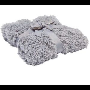 NEW faux fur throw blanket